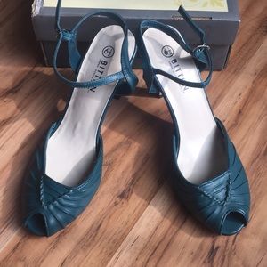 🆕 Teal Peep Toe Pump by SJP